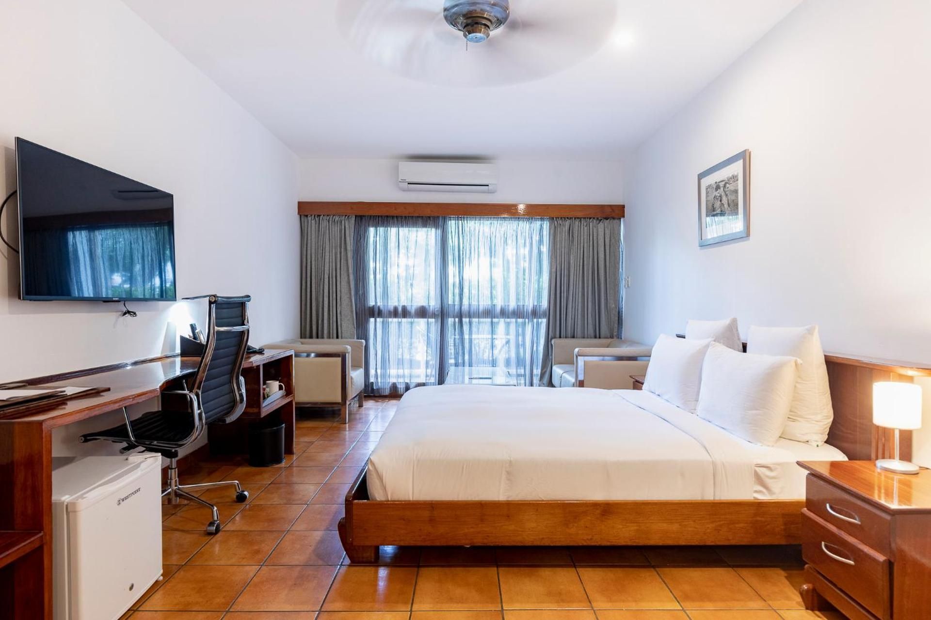 Bacchus Wing Queen Room