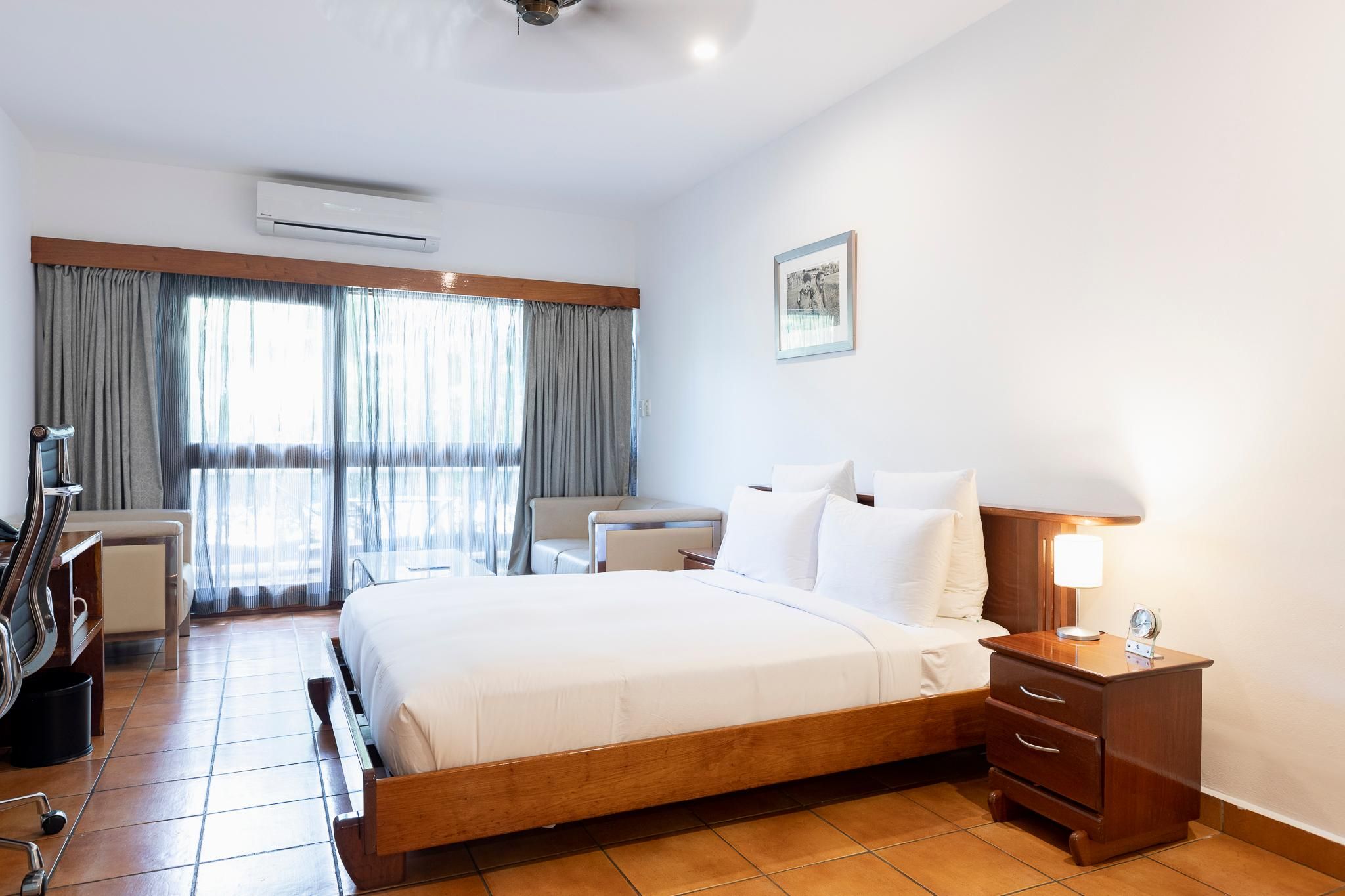 Bacchus Wing Queen Room
