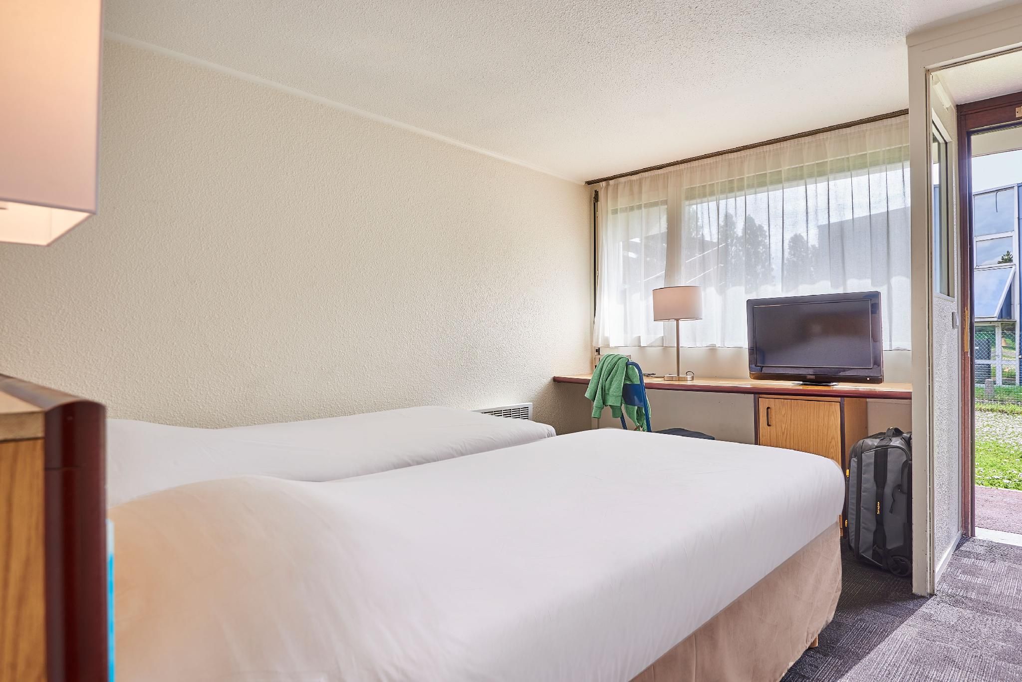 Kyriad Direct Le Bourget Gonesse Standard Room - 2 Single Beds