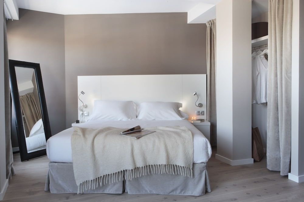 undefined Apartments Rambla 102 8