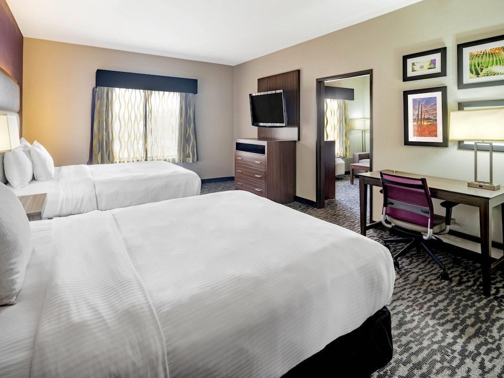 Executive Suite, 1 Bedroom, Non Smoking (Deluxe)