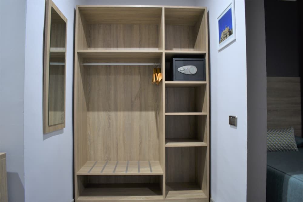 Ramblas Barcelona Double Room (Interior) 8