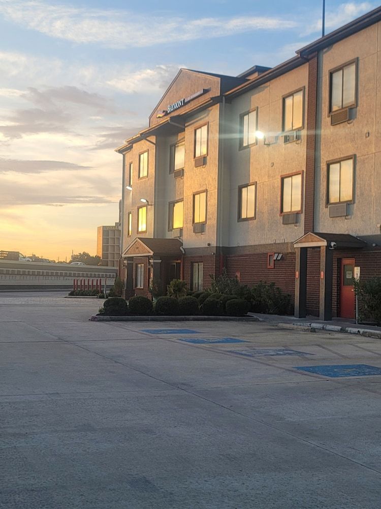 undefined Baymont by Wyndham Houston Brookhollow 9