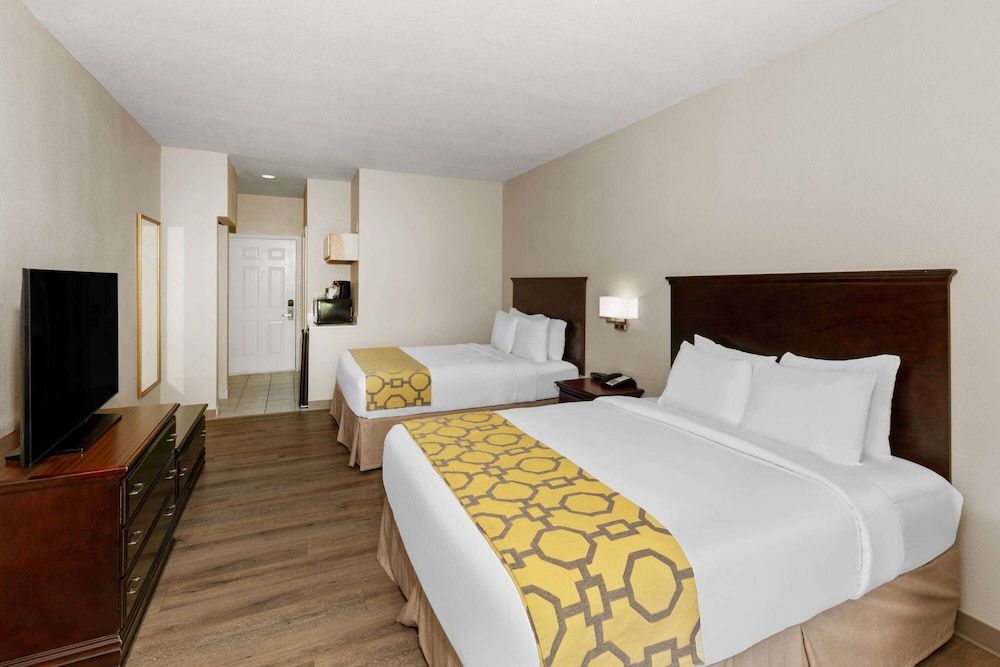 undefined Baymont by Wyndham Houston Brookhollow 2