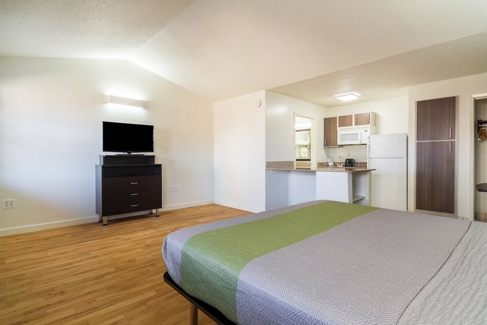 Standard Room, 1 King Bed, Accessible, Non Smoking
