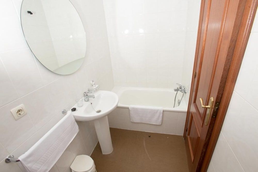 Hotel Real Ferrol Standard Twin Room 6