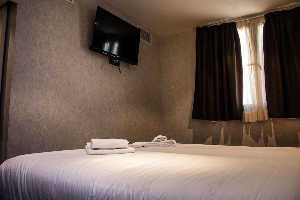 Black Swan Hostel Sevilla Double Room, Private Bathroom 3