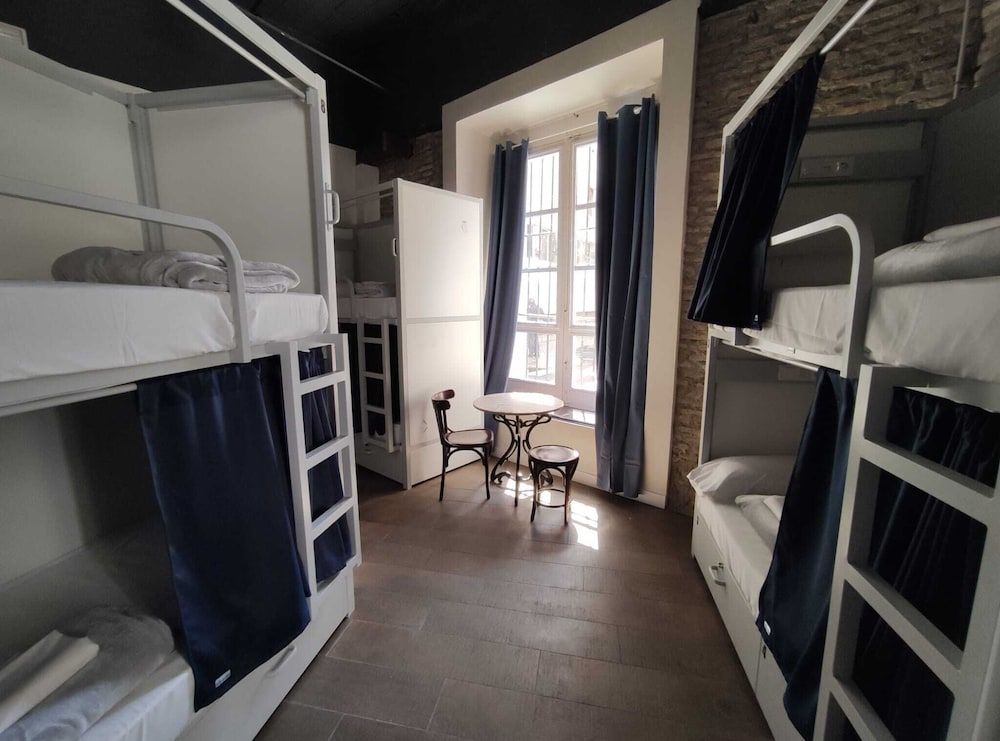 Black Swan Hostel Sevilla