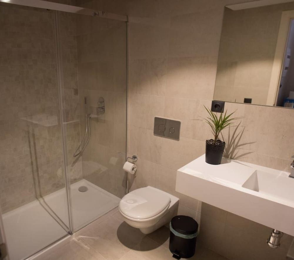 Black Swan Hostel Sevilla Double Room, Private Bathroom 5