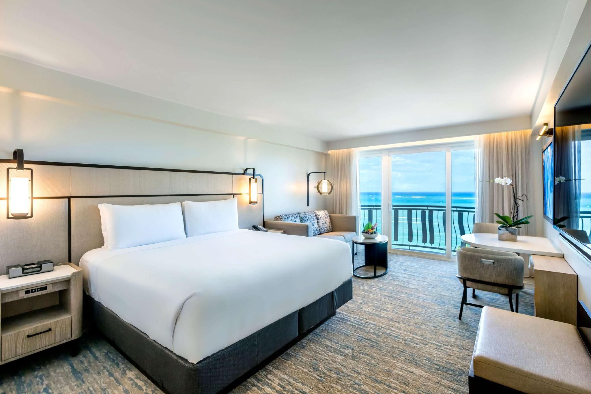 King - Ocean View - Mobility Accessible - Roll-In Shower