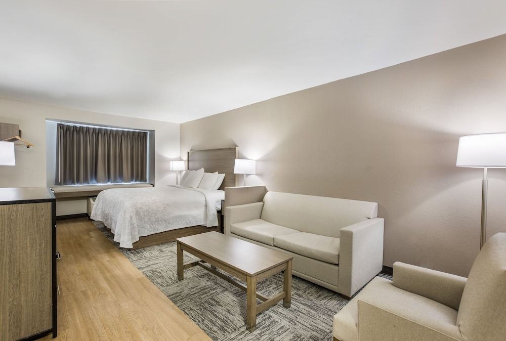 Red Roof Inn PLUS+ & Suites Savannah - I-95 Suite, 1 King Bed, Accessible (Smoke Free)