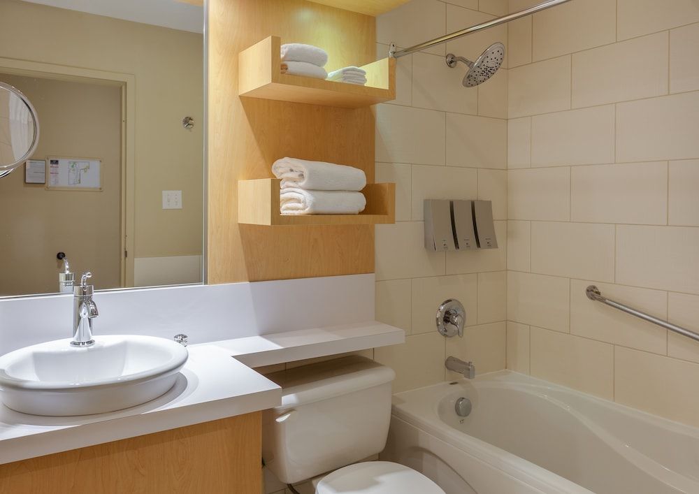 Hotel Du Vieux Quebec Small 1 Queen 6