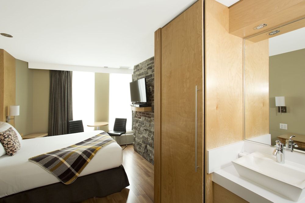 Hotel Du Vieux Quebec Small 1 Queen 3