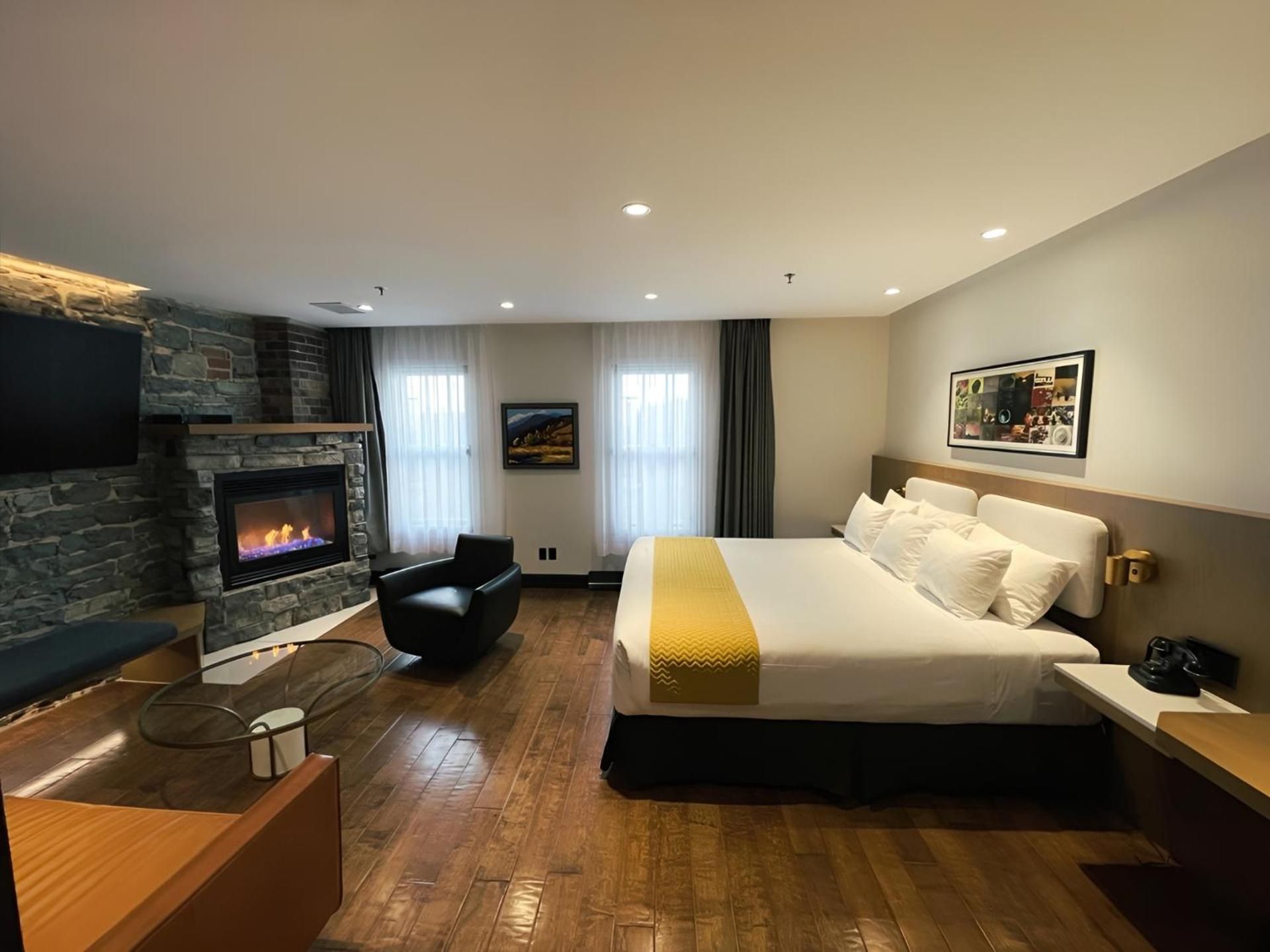 Deluxe King with Fireplace 