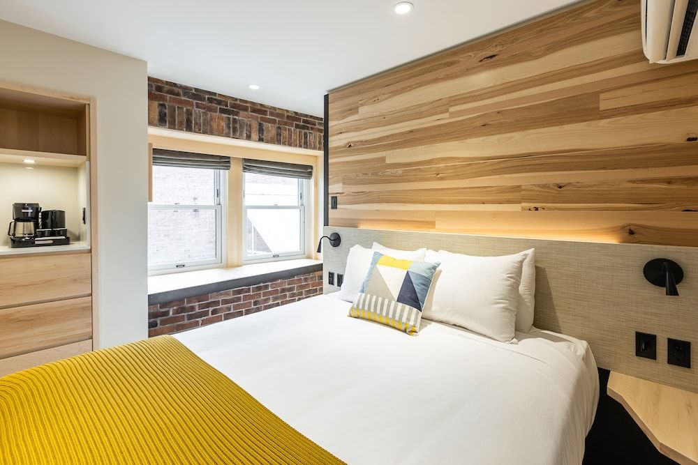 Hotel Du Vieux Quebec Small 1 Queen