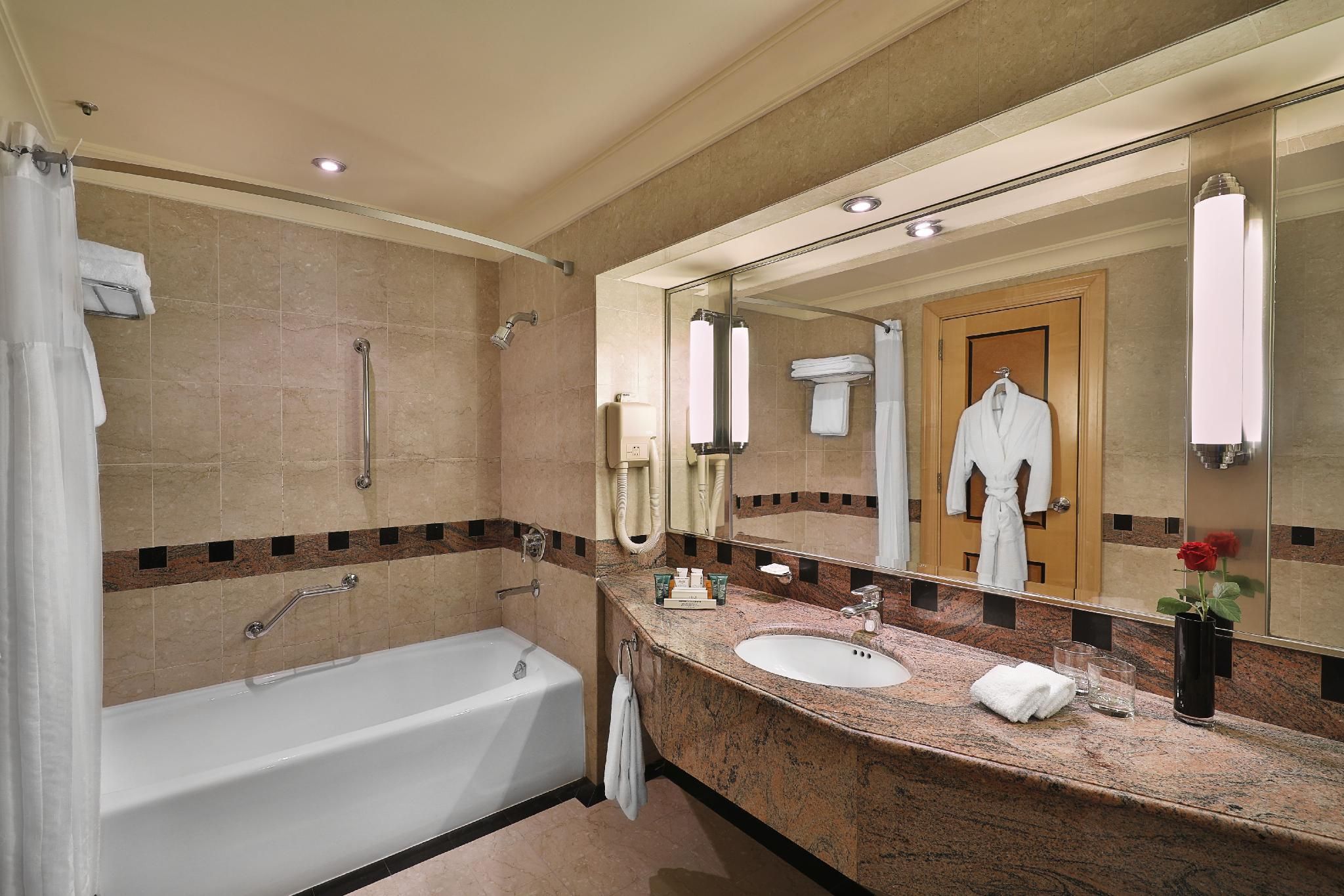 Jeddah Hilton KING EXECUTIVE ROOM DIRECT SEA VIEW - LOUNGE 4