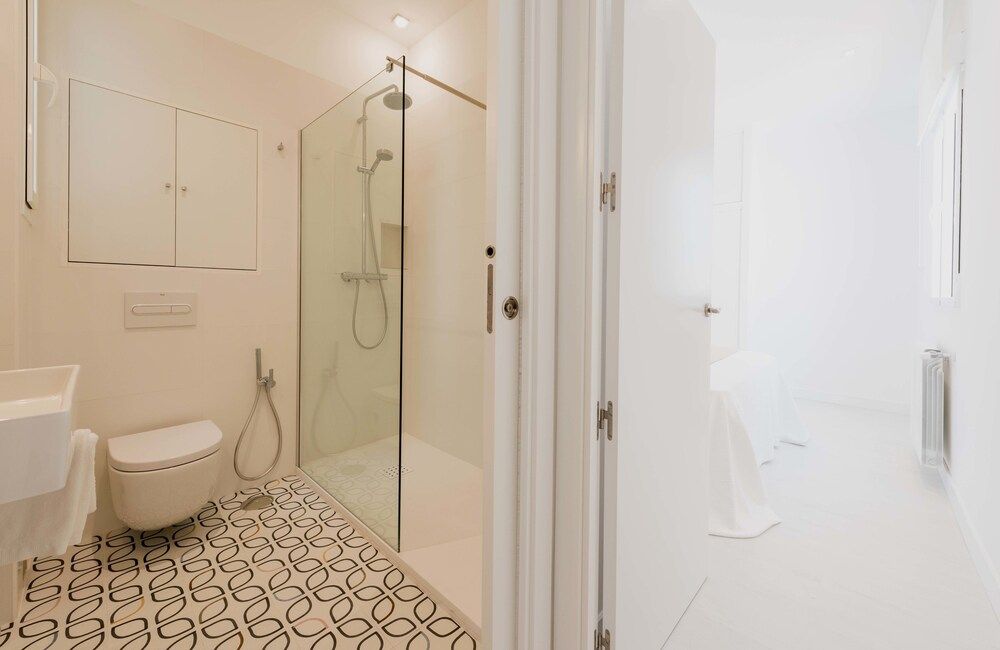 El Viso Smart III Luxury Apartment, 3 Bedrooms, Accessible 18