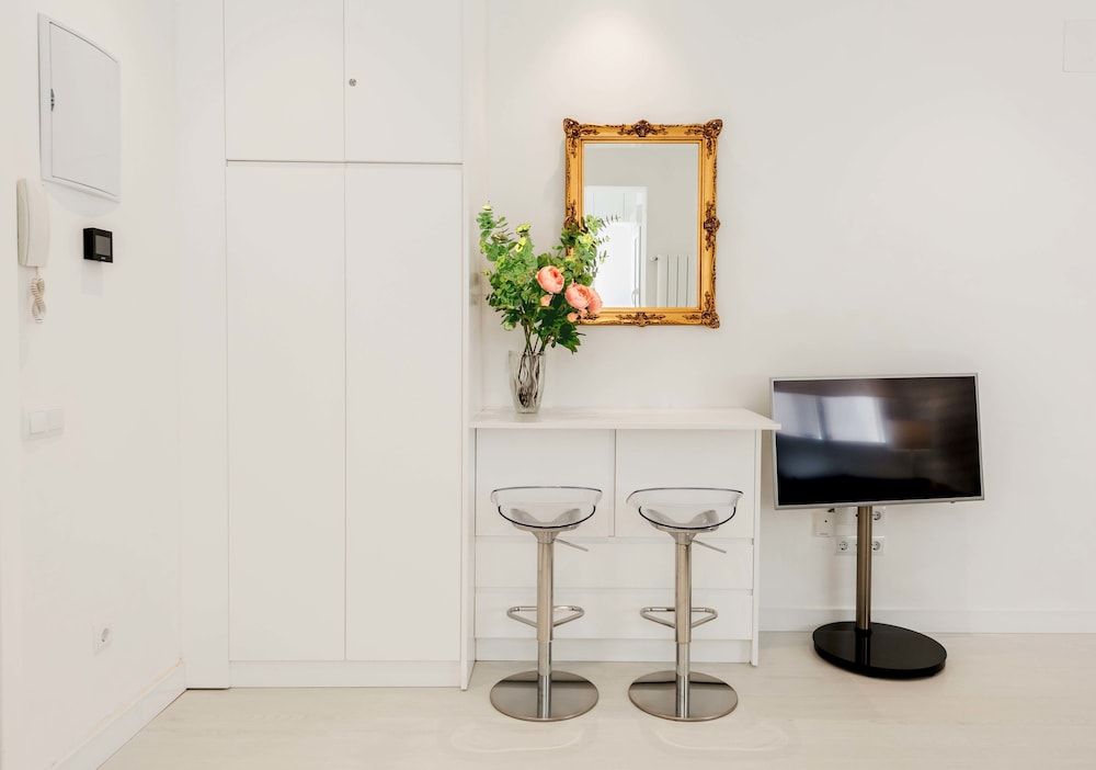 El Viso Smart III Luxury Apartment, 3 Bedrooms, Accessible 11