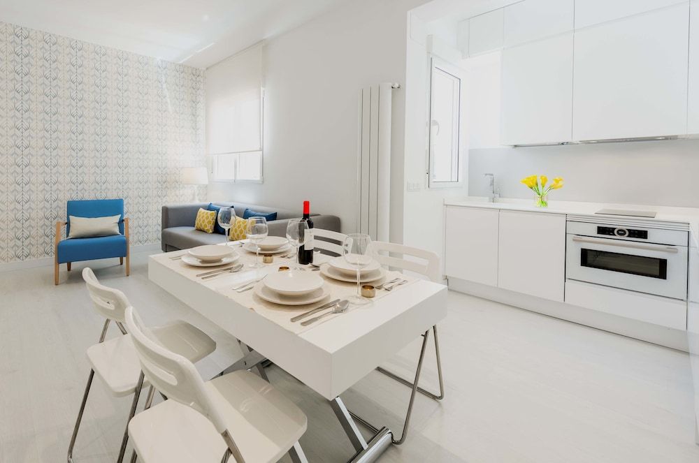 El Viso Smart III Luxury Apartment, 3 Bedrooms, Accessible 10