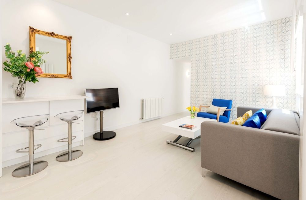 El Viso Smart III Luxury Apartment, 3 Bedrooms, Accessible 13