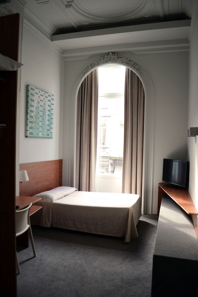 undefined Hotel Du Congres 9