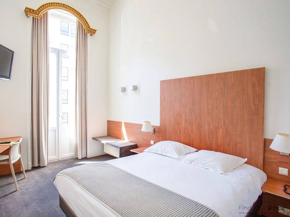 undefined Hotel Du Congres 5
