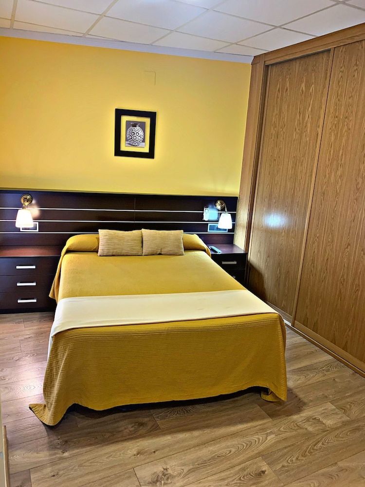 Hostal Doña Juana Family Room 2