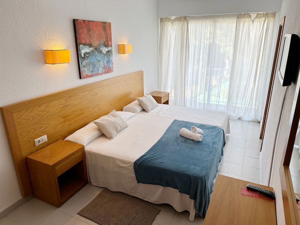 Triple Room, Balcony (Free Beach Shuttle)