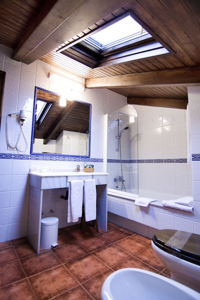 Hostal San Clemente by Pousadas de Compostela Double or Twin Room 6