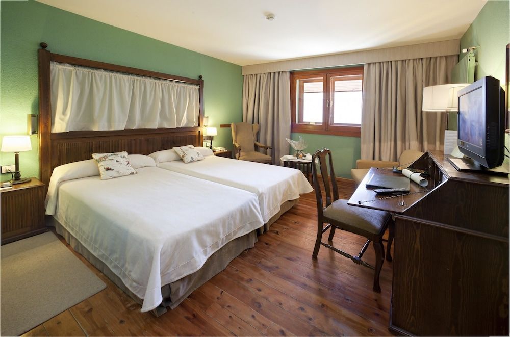 Standard Twin Room (2 Adults + 1 Child)