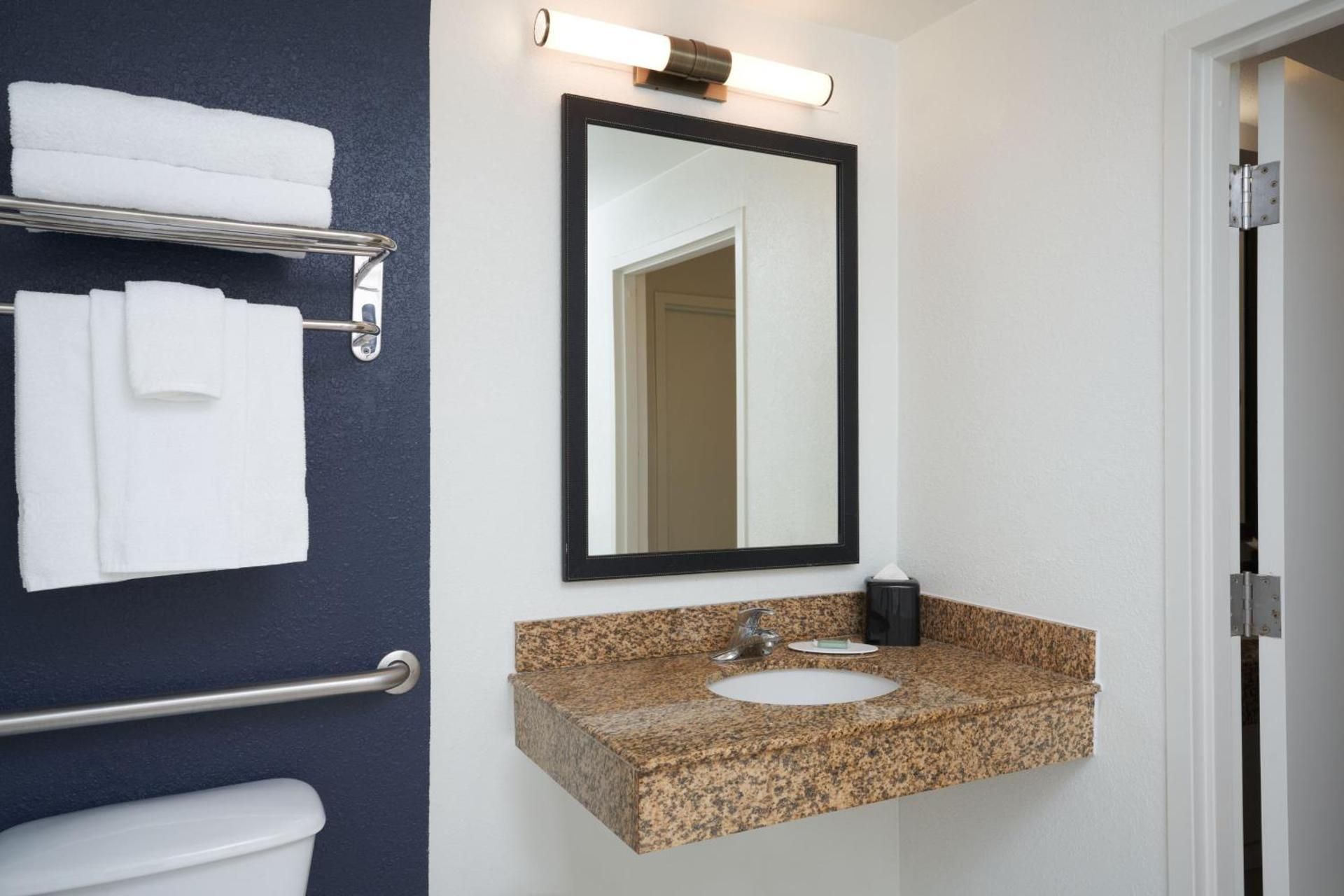 Queen Room with Two Queen Beds and Adapted Tub - Mobility Accessible