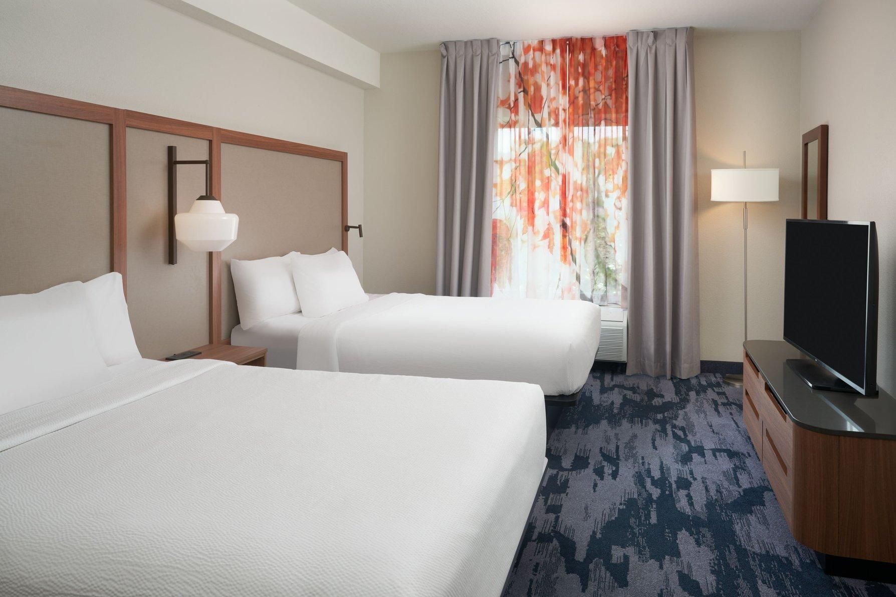 1 King 2 Queen Family Ste, 2 Bedroom 2 Room Suite, Bedroom 1: 1 King, Bedroom 2: 2 Queen