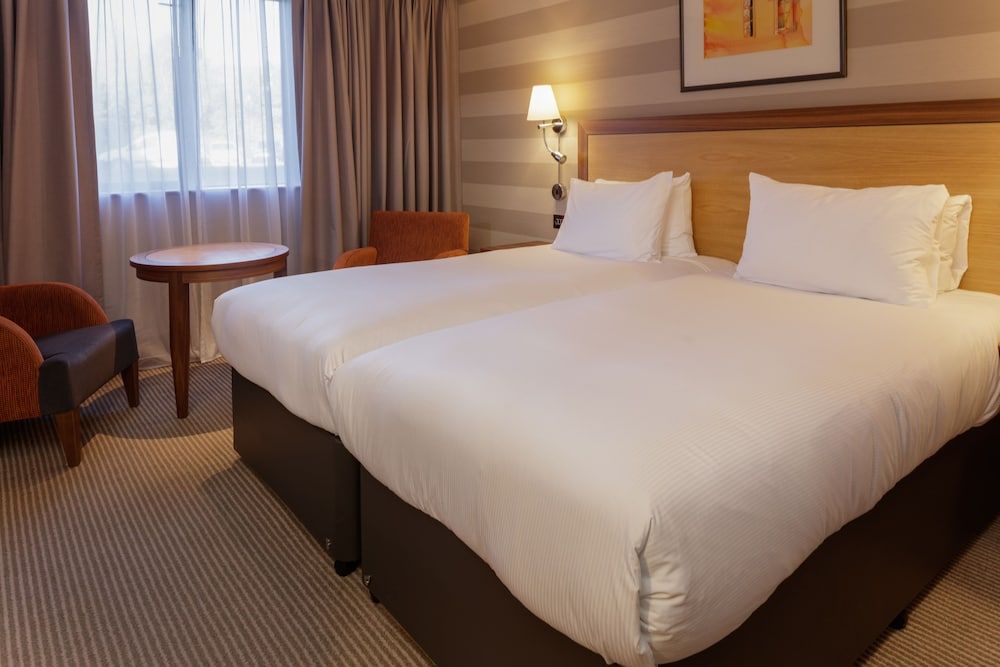 Cambridge Belfry Hotel & Spa Classic Twin Room 2