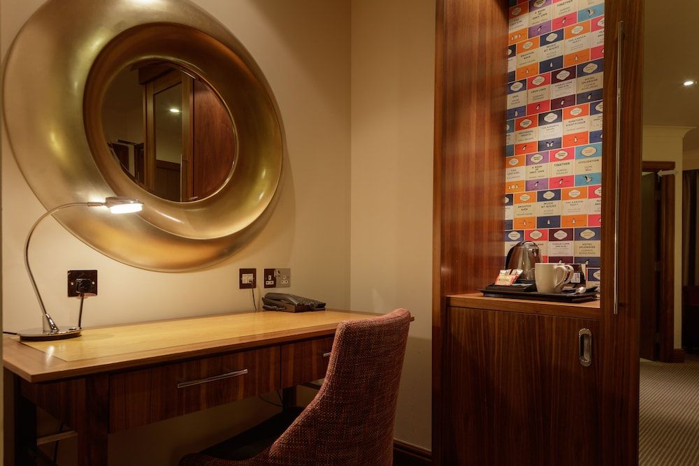 Cambridge Belfry Hotel & Spa Classic Twin Room 2