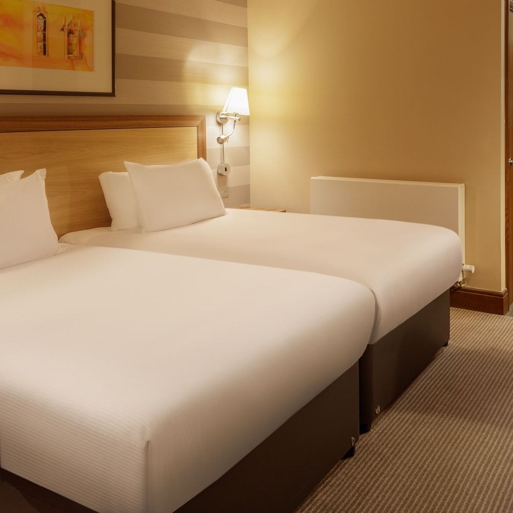 Cambridge Belfry Hotel & Spa Classic Twin Room 4