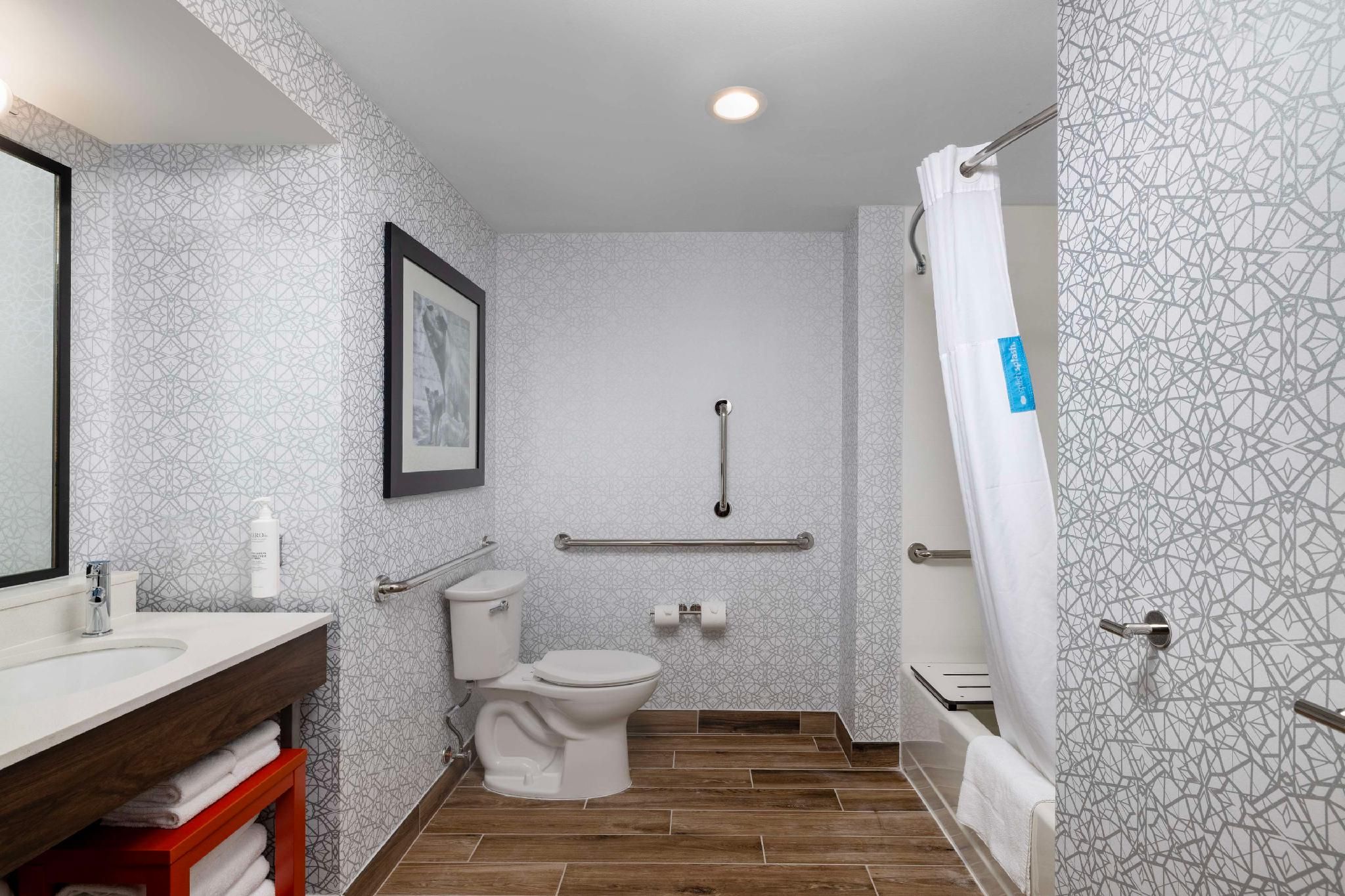 undefined Hampton Inn & Suites State College at Williamsburg Square 5