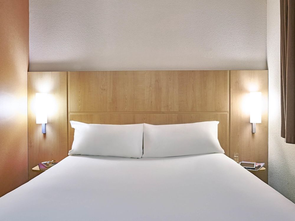 ibis Barcelona Centro Sagrada Familia Standard Room (interior) 2