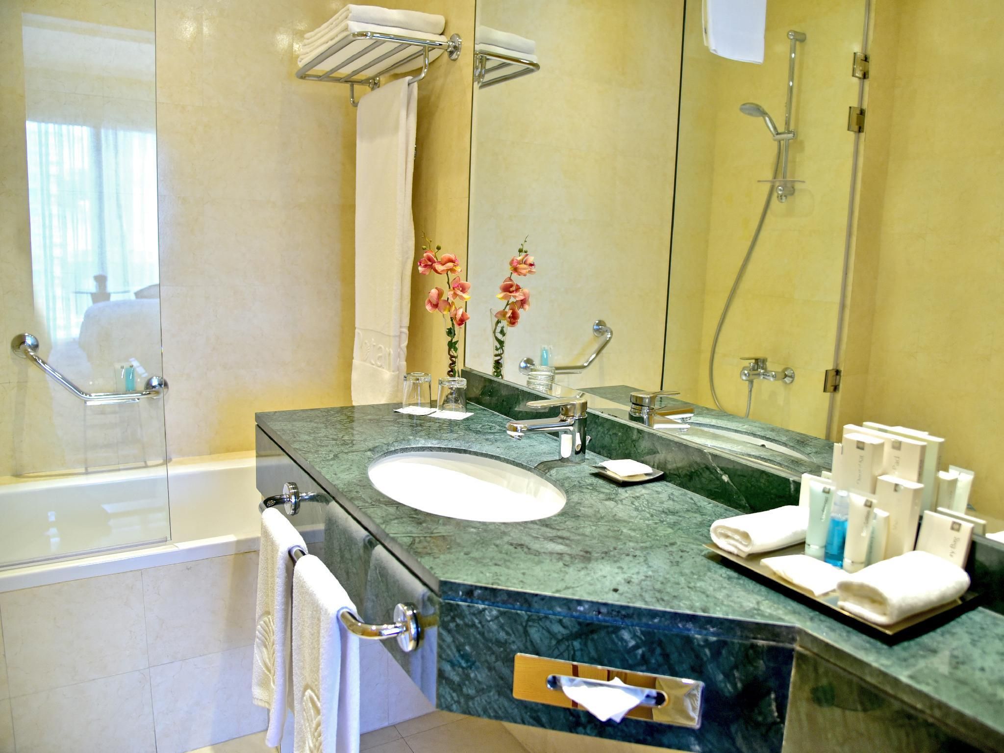 City View One Bedroom Suite with Lounge Access