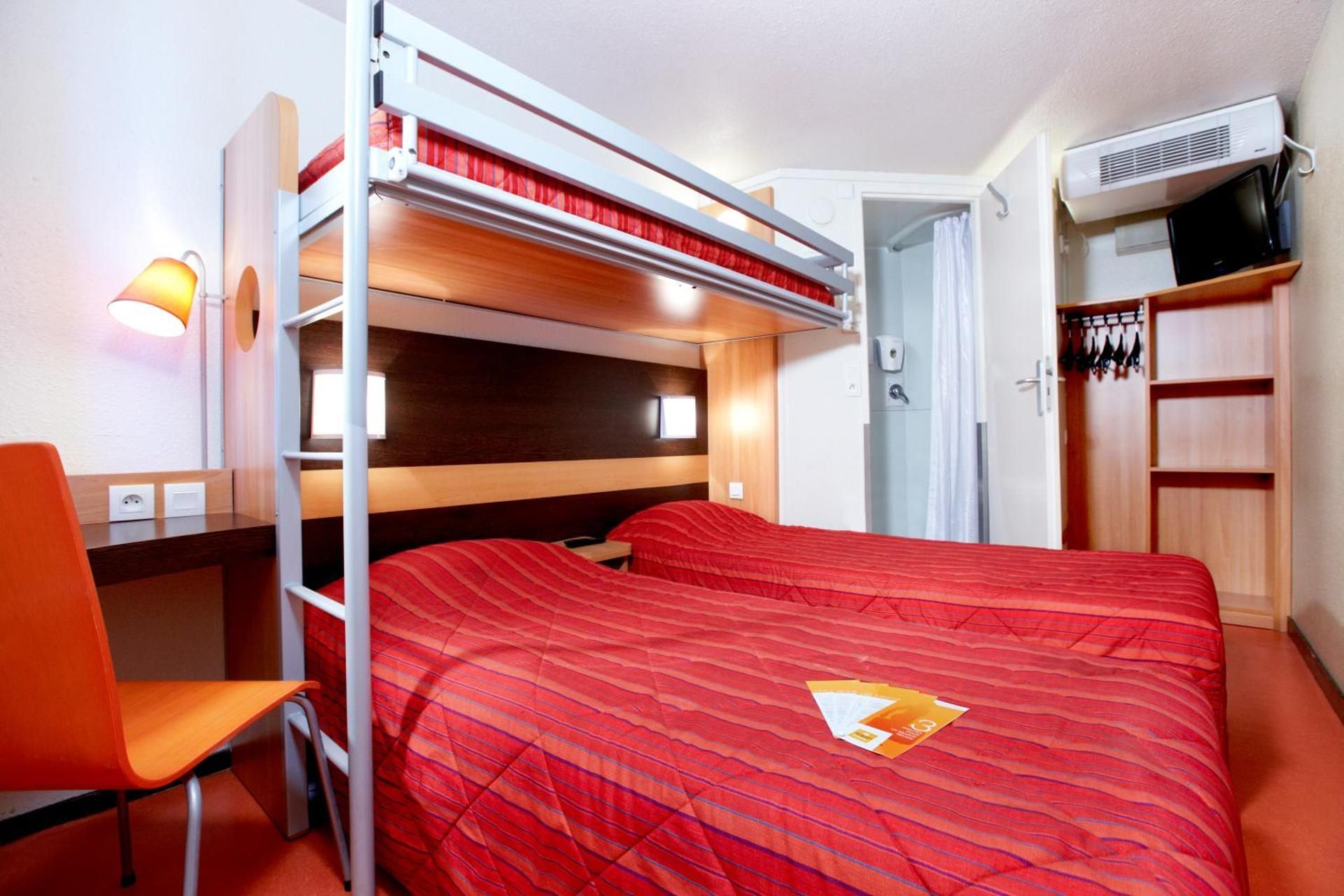 Premiere  Classe Orleans Nord - Saran Triple Room - 3 Single Beds