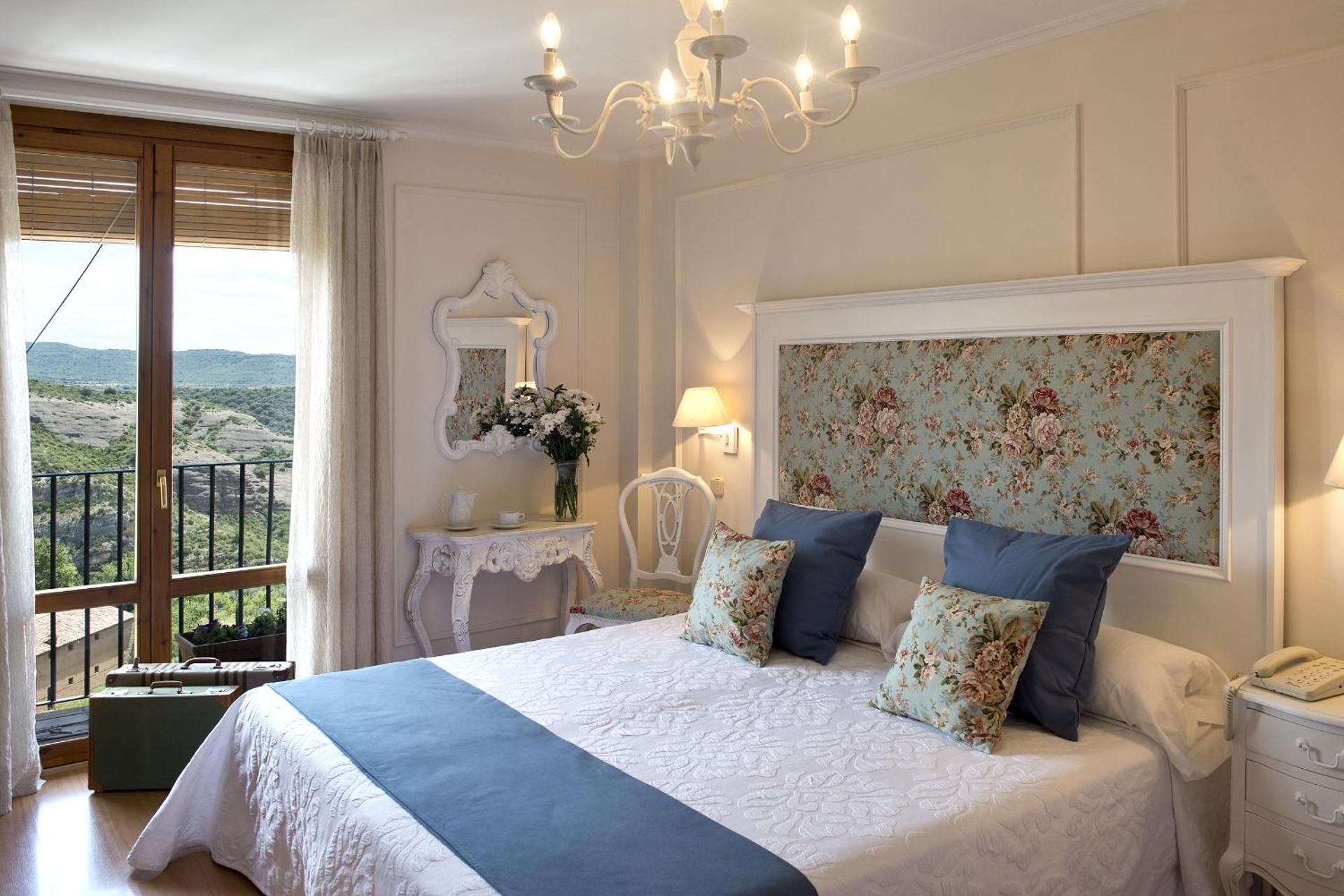 Triple Room with Caste View