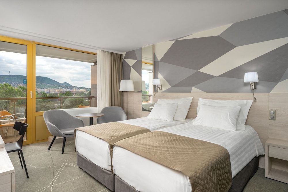 Premium Twin Room with Wellness and Fitness Access