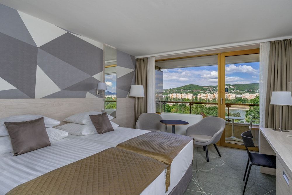 Premium Twin Room with Wellness and Fitness Access