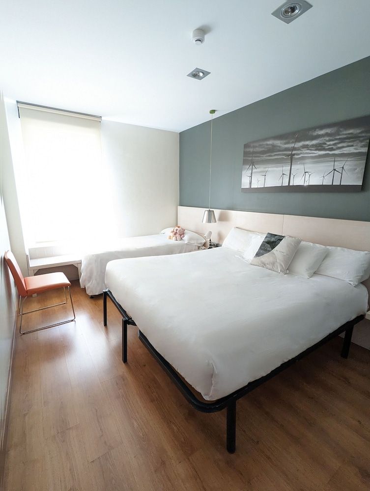 Hotel Bed4U Tudela Triple Room 5
