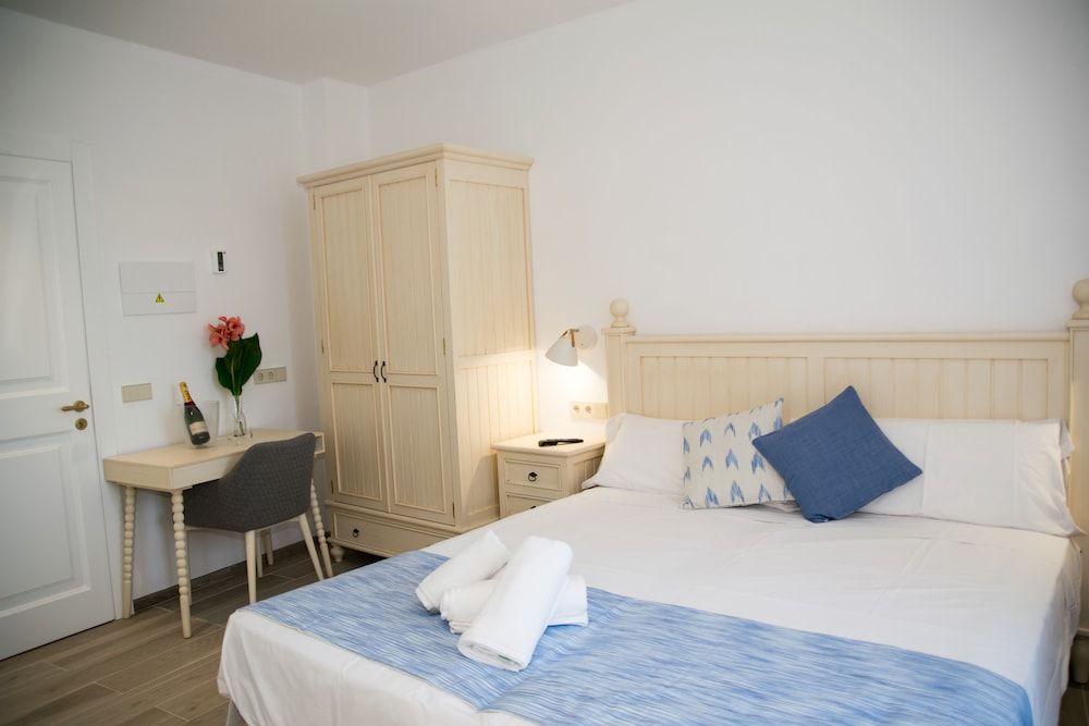 Petit Hotel Sant Miquel - Adults Only Deluxe Double Room 5