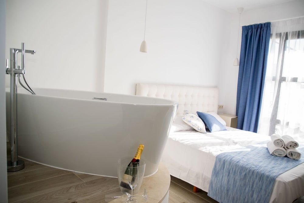Petit Hotel Sant Miquel - Adults Only Deluxe Double Room 4