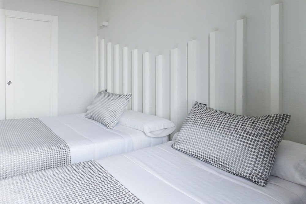 Hostal El Carmen Double Room, 2 Twin Beds 4