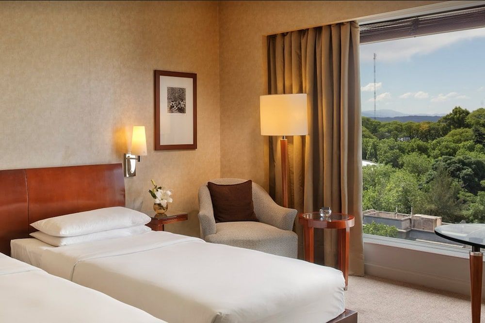 Room, 2 Twin Beds, City View