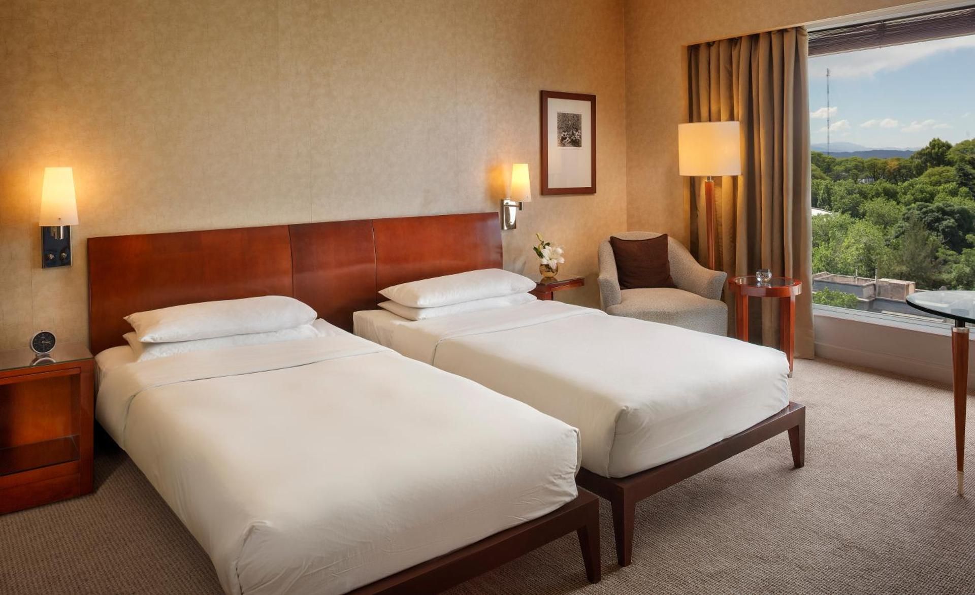 2 Twin Beds