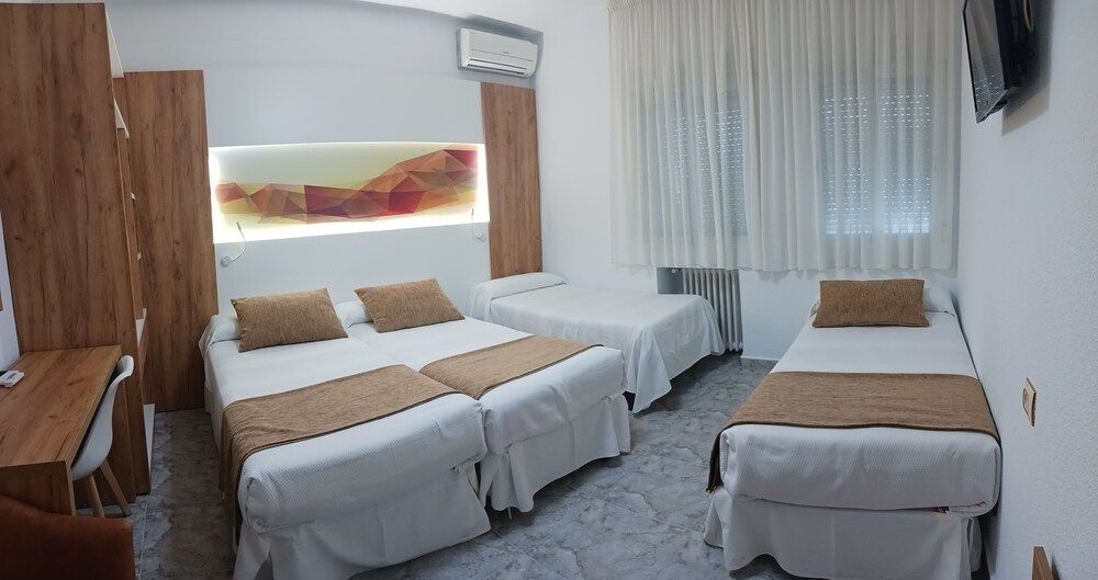 Hostal Real Quadruple Room