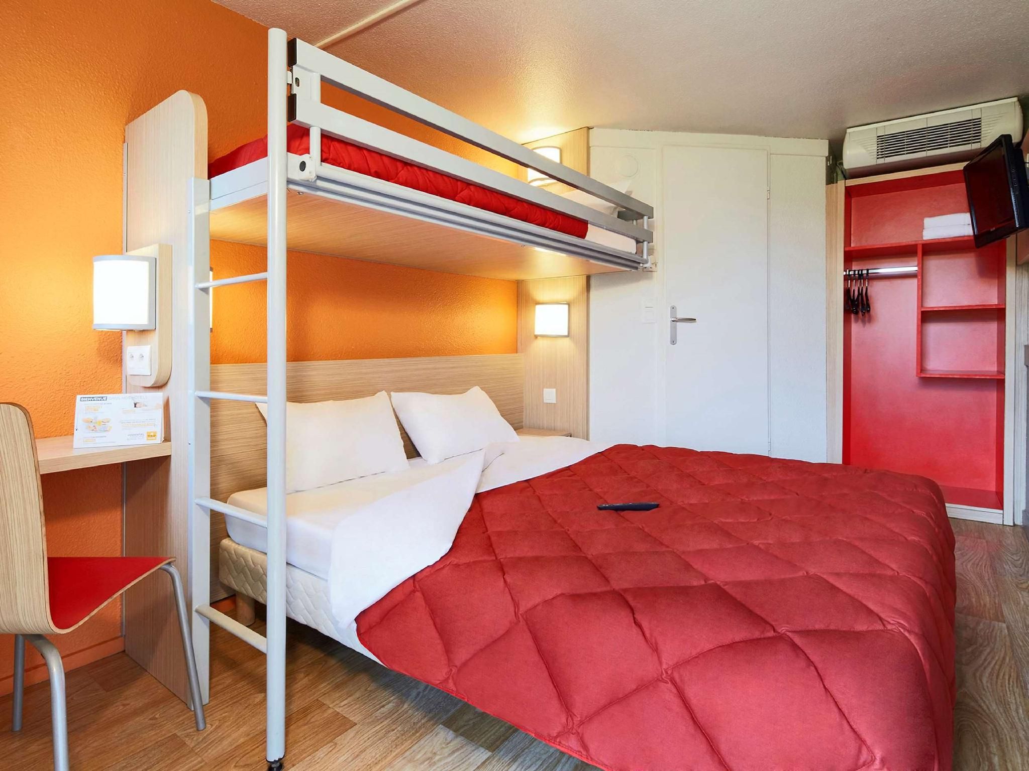 3 Single Beds for 3 persons